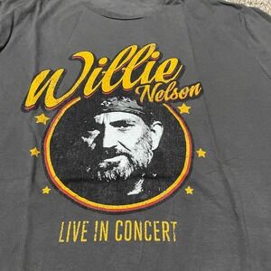 Willie Nelson Live in Concert T Shirt Hanes Perfect Tee Mens L